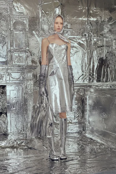 Look 18
